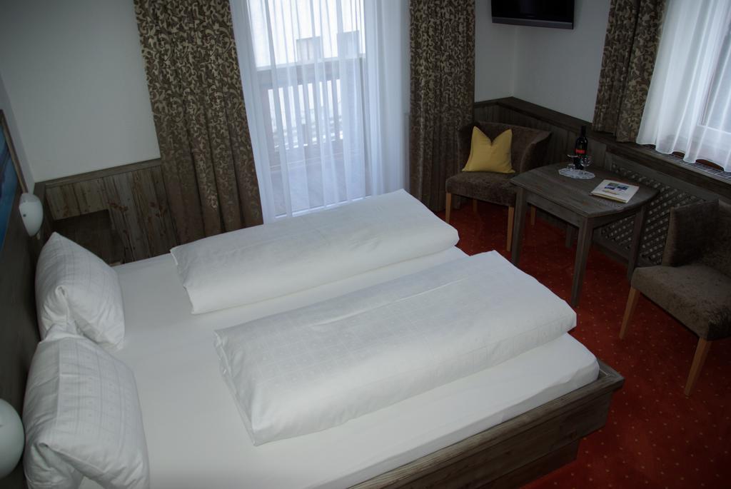 נאודרס Alpenhof Pension-Garni מראה חיצוני תמונה