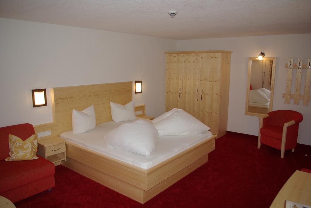 נאודרס Alpenhof Pension-Garni מראה חיצוני תמונה